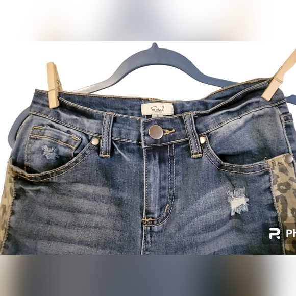 Easel Los Angeles Distressed Leopard Print Accent Skinny Jeans Size S - Picture 4 of 5